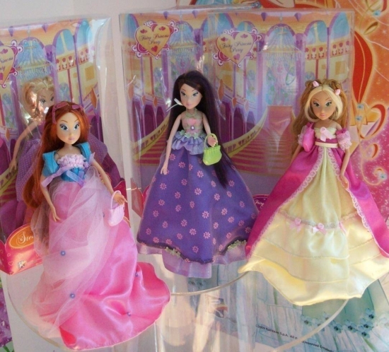 Фигурки,статуэтки,куклы и разные вещички(книги,журналы) с Winx Princessa1