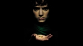 Фродо протягивает кольцо