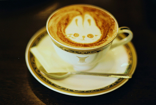 Кавайные фотографии чашек с кофе