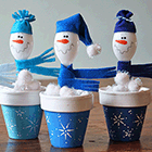 Новогодние поделки: Снеговики из пластиковых ложек