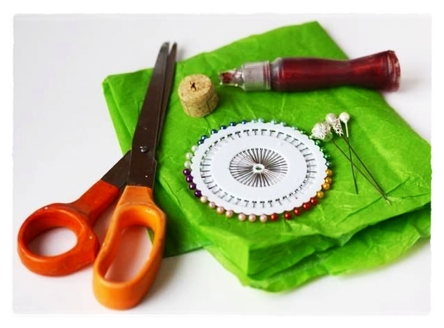 Поделки: Как сделать миниатюрную ёлочку из бумаги