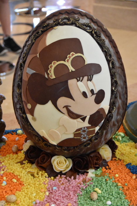 Огромные шоколадные яйца с героями Дисней