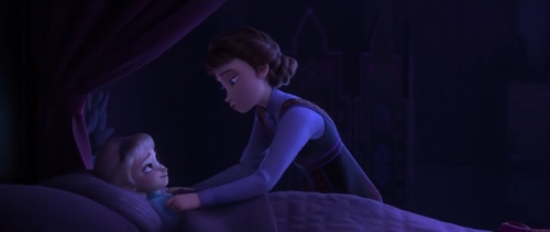 Мама укладывает Эльзу спать