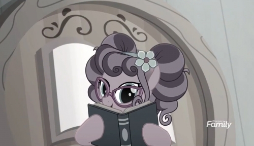 Петуния Петалс библиотекарь