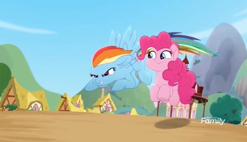 Рейнбоу Деш и Пинки Пай бегают и летают на перегонки