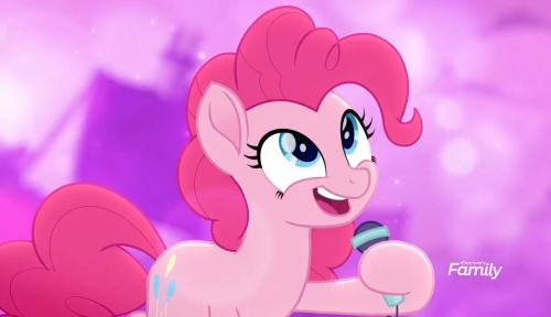 Пинки Пай поет караоке My Little Pony: Rainbow Roadtrip