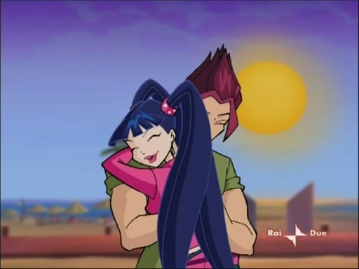 Муза и Ривен, обнимаются