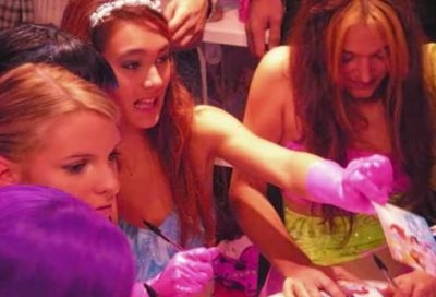 Винк на льду, актрисы раздают автографы