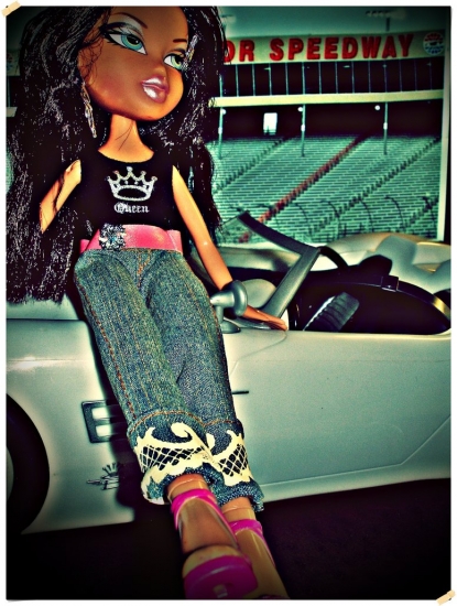 Братц на гонках