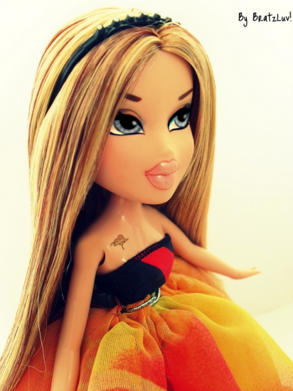 Братц в платье