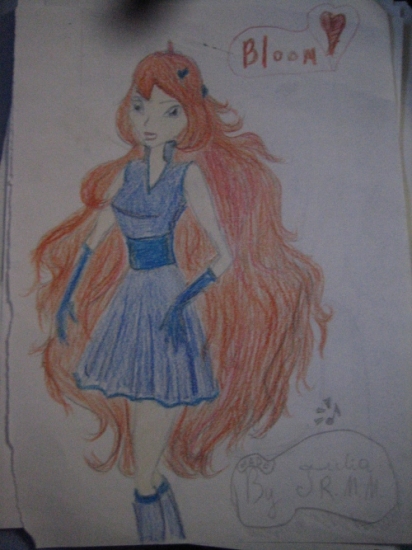 Блум в синем платье