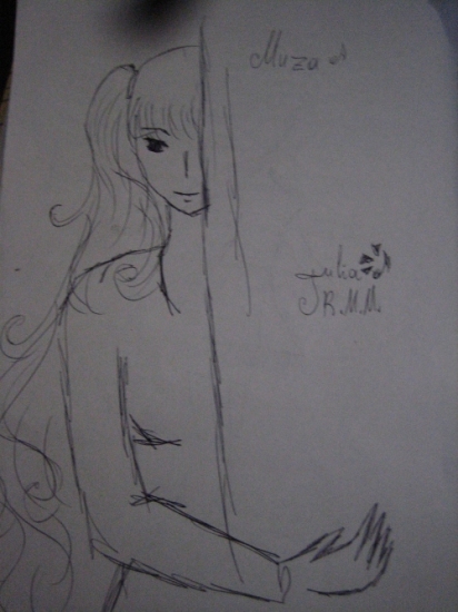 Муза за дверью/шторой