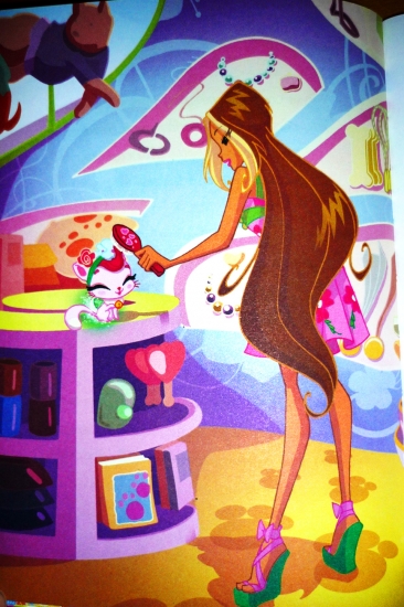 Флора расчесывает Коко