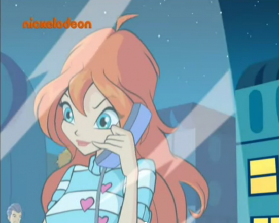 Блум с трубкой в руке