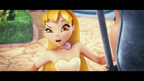 Стелла проходит через охрану