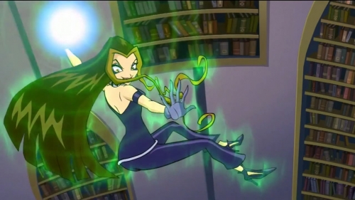 Дарси атакует