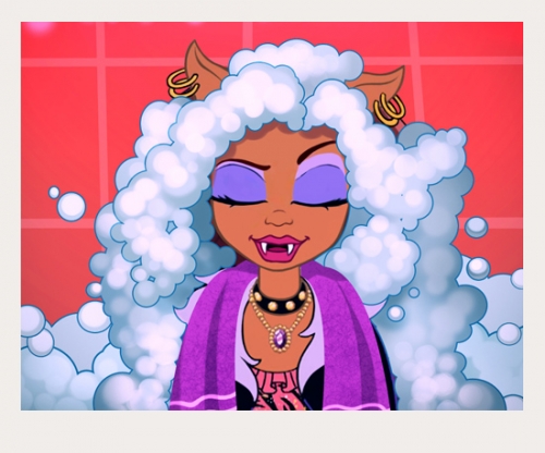 Клодин Вульф моет волосы