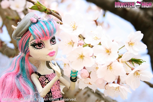 Кукла Рошель Гойл и сакура