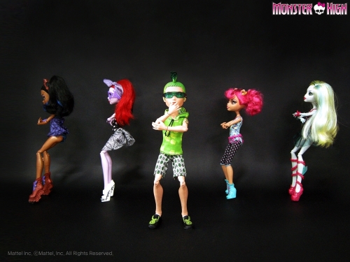 Куклы Монстр Хай танцуют