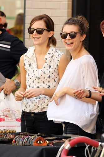 Эмма Уотсон делает покупки