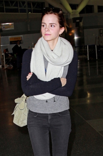 Эмма Уотсон в аэропорту