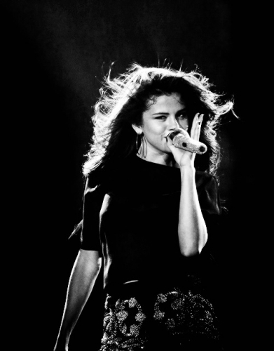 Селена Гомес на концерте