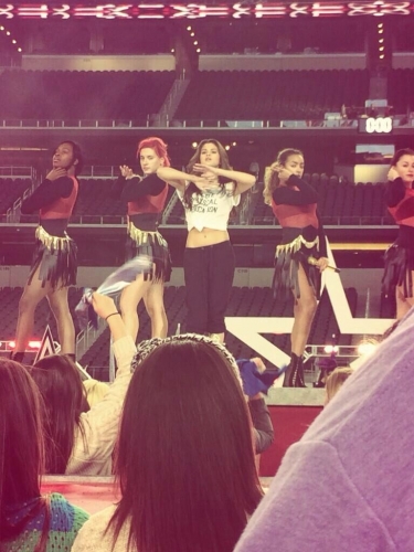 Селена Гомес готовится к выступлению