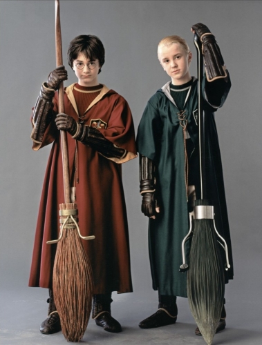 Гарри и Драко в форме для квиддича