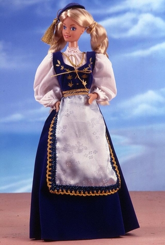 Кукла Барби в национальном наряде
