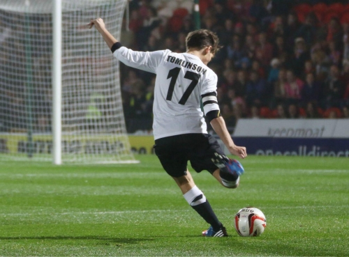 Луи Томлинсон в благотворительном матче