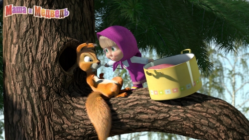 Маша кормит белку