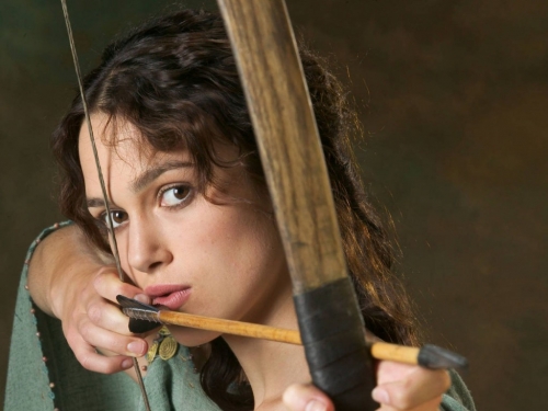 Кира Найтли лучница