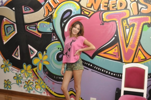 На фоне граффити