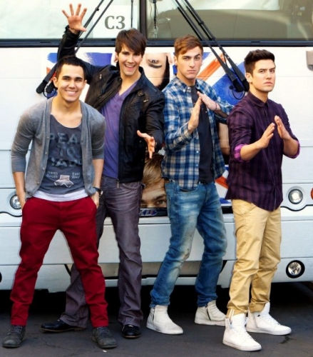 Кендалл Шмидт, Джеймс Маслоу, Логан Хендерсон и Карлос Пена