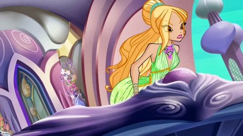 Дафна отвлекает внимание на себя