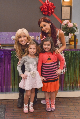 Большие и взрослые Сэм и Кэт