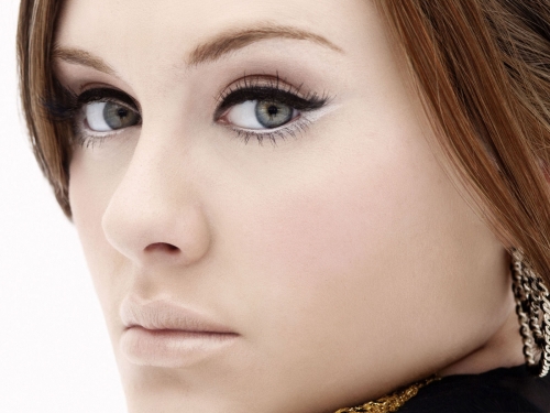 Адель крупный план