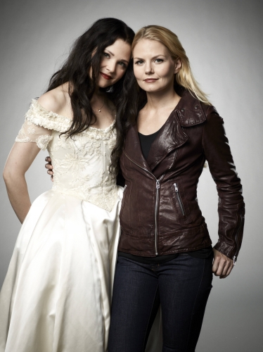 Однажды в сказке мать и дочь