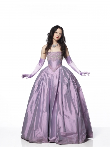 Белоснежка -в сиреневом платье