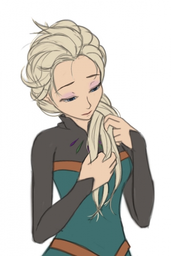 Эльза заплетает косичку