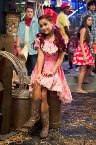 Ариана Гранде в роли Кэт Валентайн