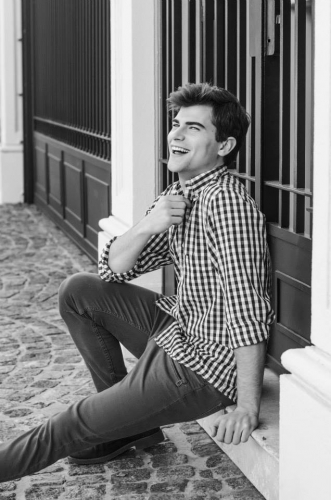 Диего Домингес черно-белое фото