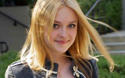 Dakota Fanning Wallpaper
