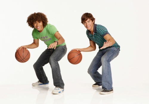 Трой и Чад с мячами