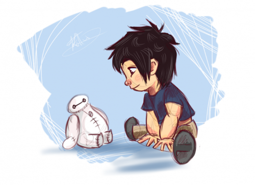 Маленький Хиро с игрушкой