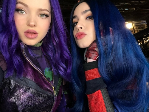 Наследники 3 Иви и Мэл фото Дав Камерон и Софии Карсон