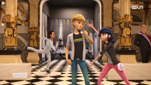 Адриан притворился статуей в серии Кукловод 2