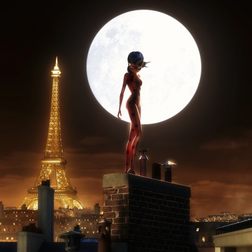 Ladybug на фоне ночного Парижа