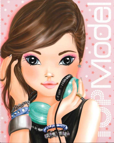 TOPModel с наушниками