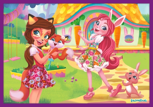 Подружки Энчантималс на фоне домика в лесу